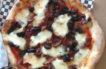Neapolitan Pizza at Panino's