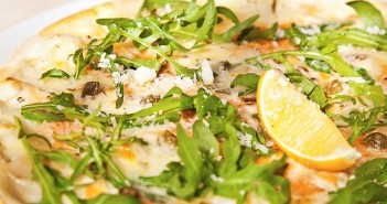 7 vegan pizza recipes you can make at home Pizza with arugula, capers, parmesan and lemon
